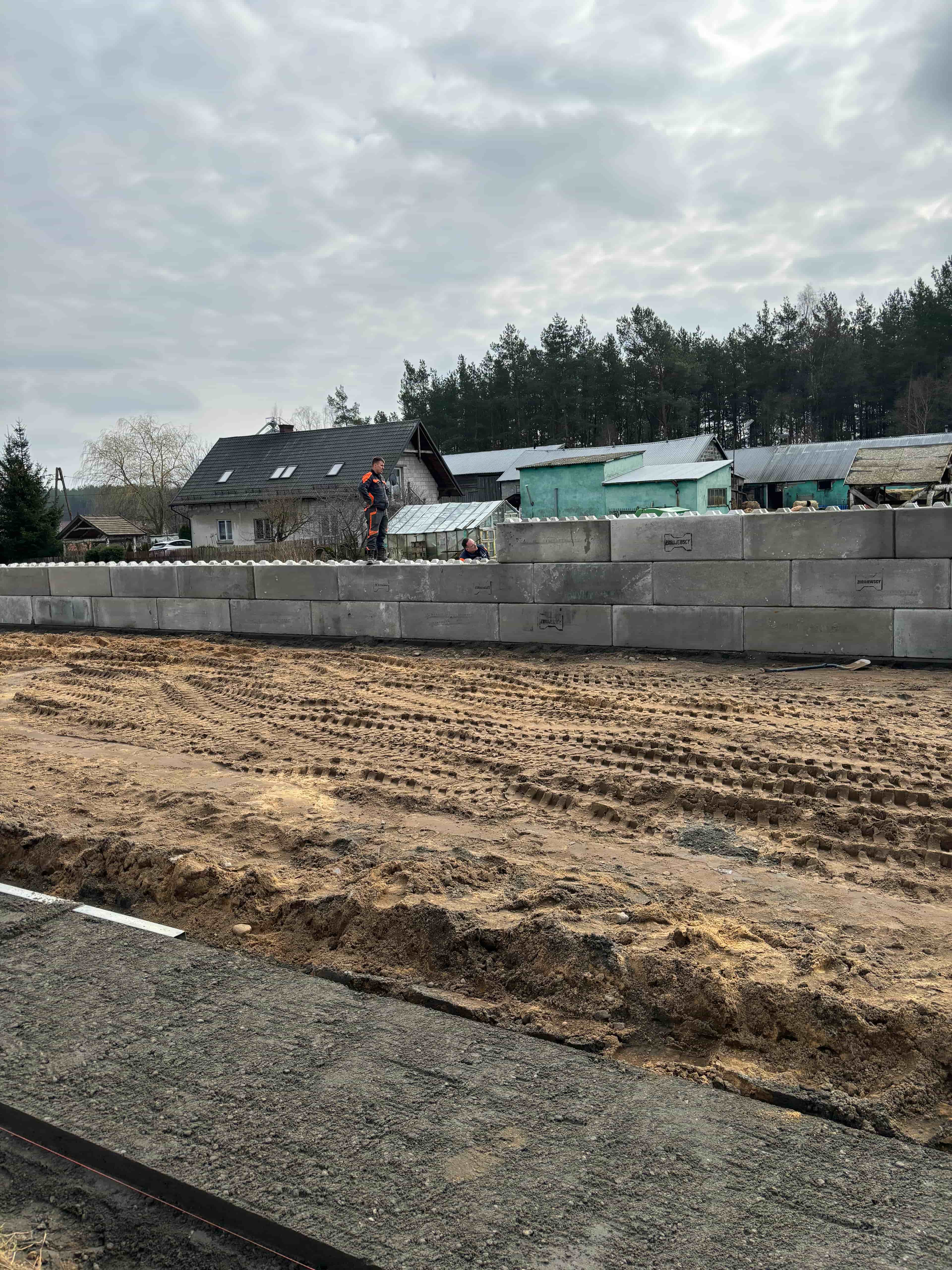 Zdjęcie przedstawia przygotowanie planu pod prefabrykat LEGO